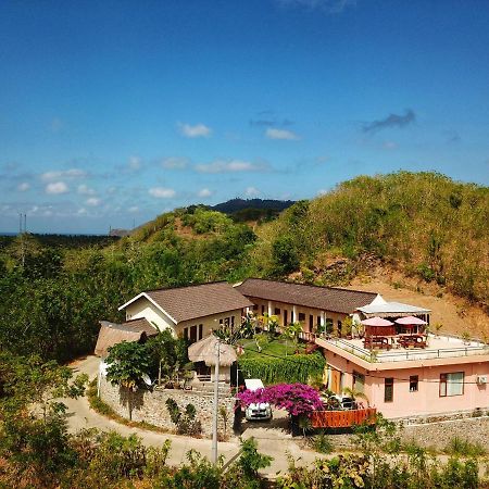 Surf Camp 79 Hotel Kuta  Екстериор снимка