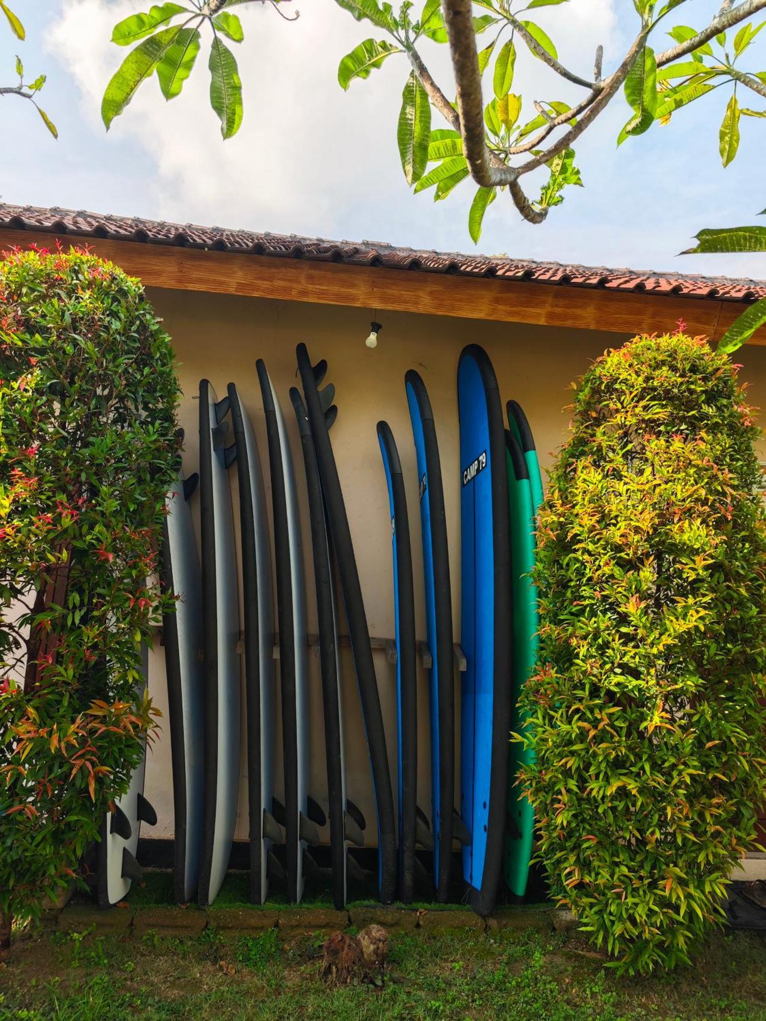 Surf Camp 79 Hotel Kuta  Екстериор снимка