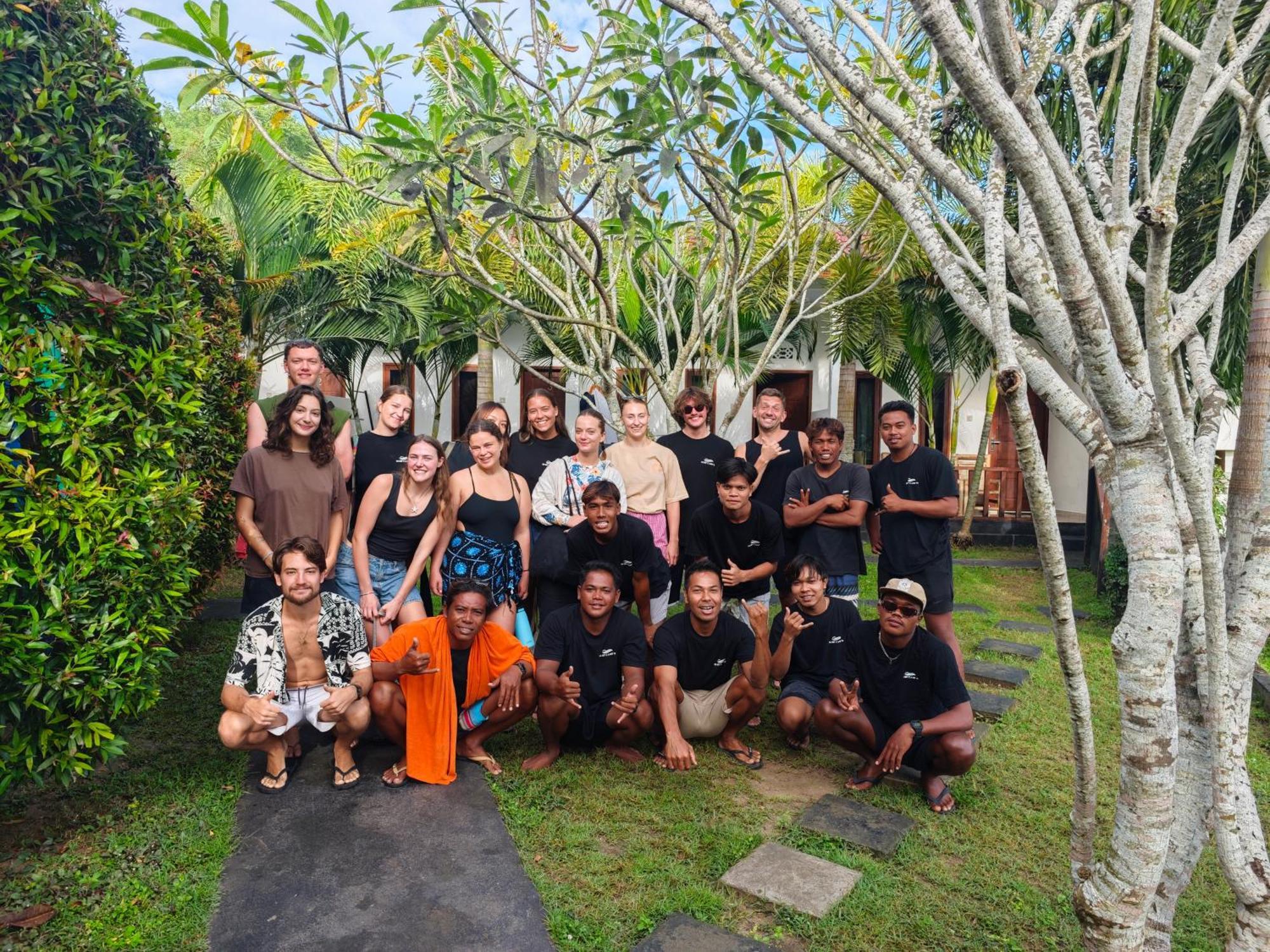 Surf Camp 79 Hotel Kuta  Екстериор снимка