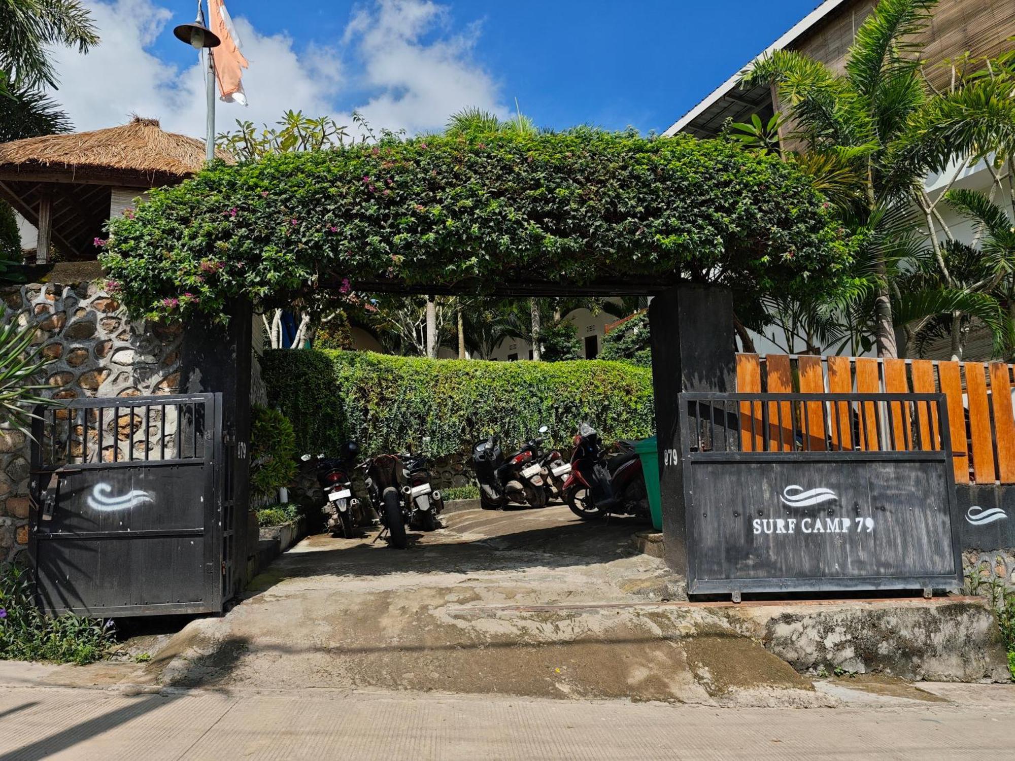 Surf Camp 79 Hotel Kuta  Екстериор снимка