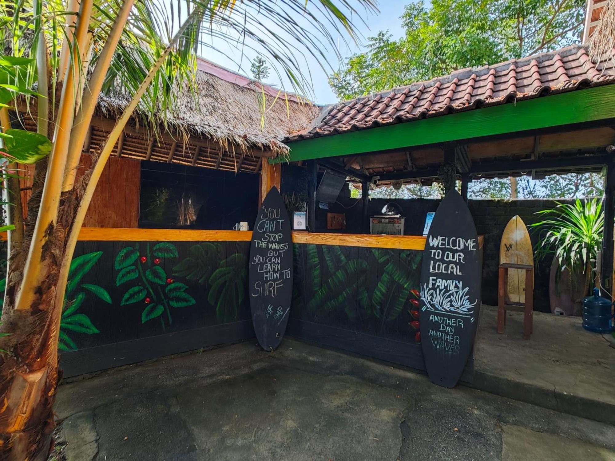 Surf Camp 79 Hotel Kuta  Екстериор снимка