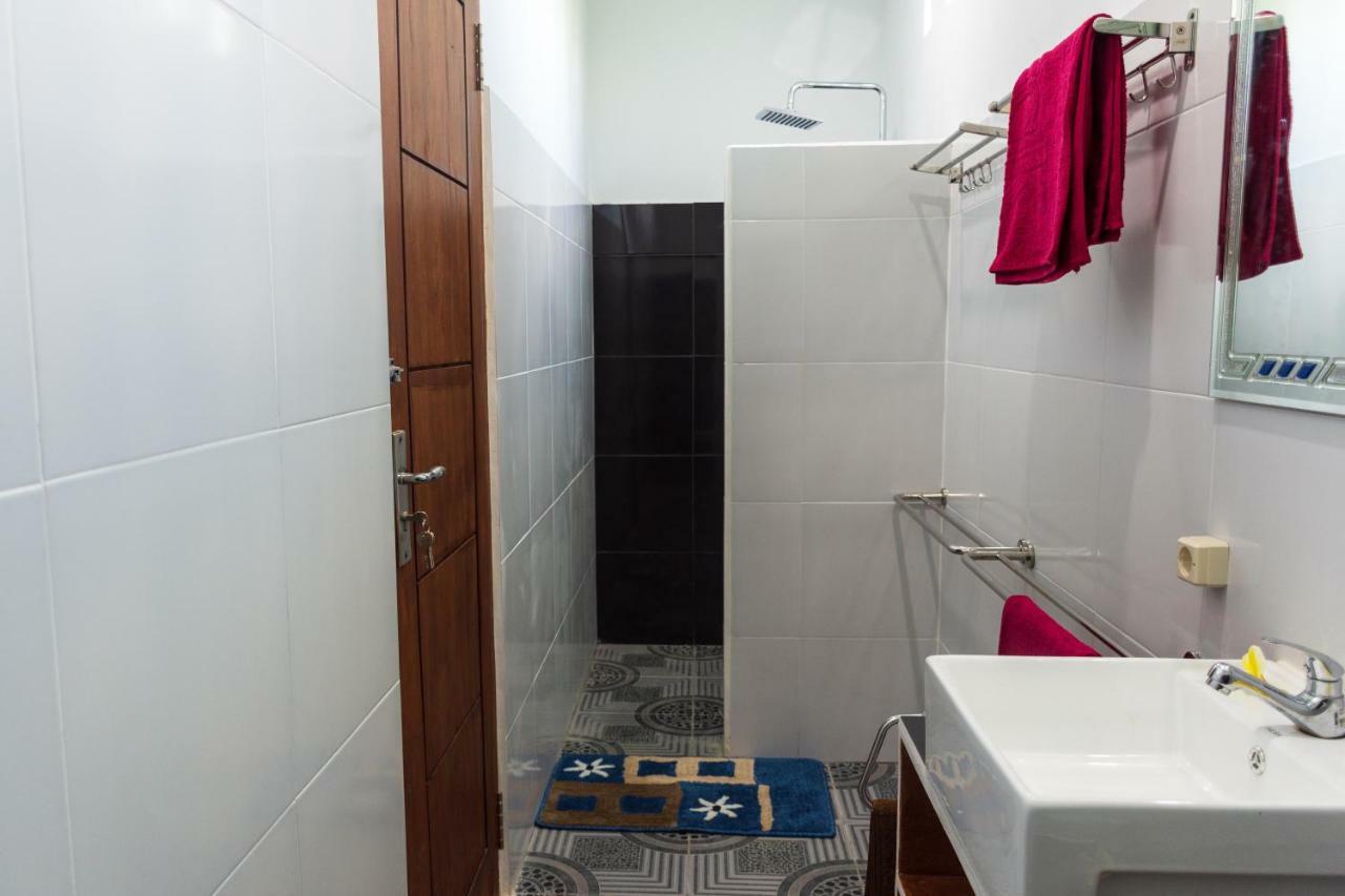 Surf Camp 79 Hotel Kuta  Екстериор снимка