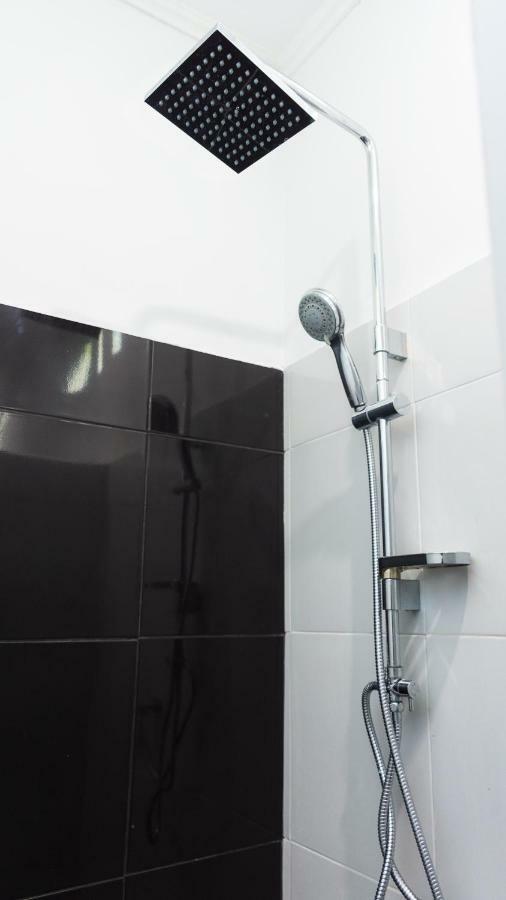 Surf Camp 79 Hotel Kuta  Екстериор снимка
